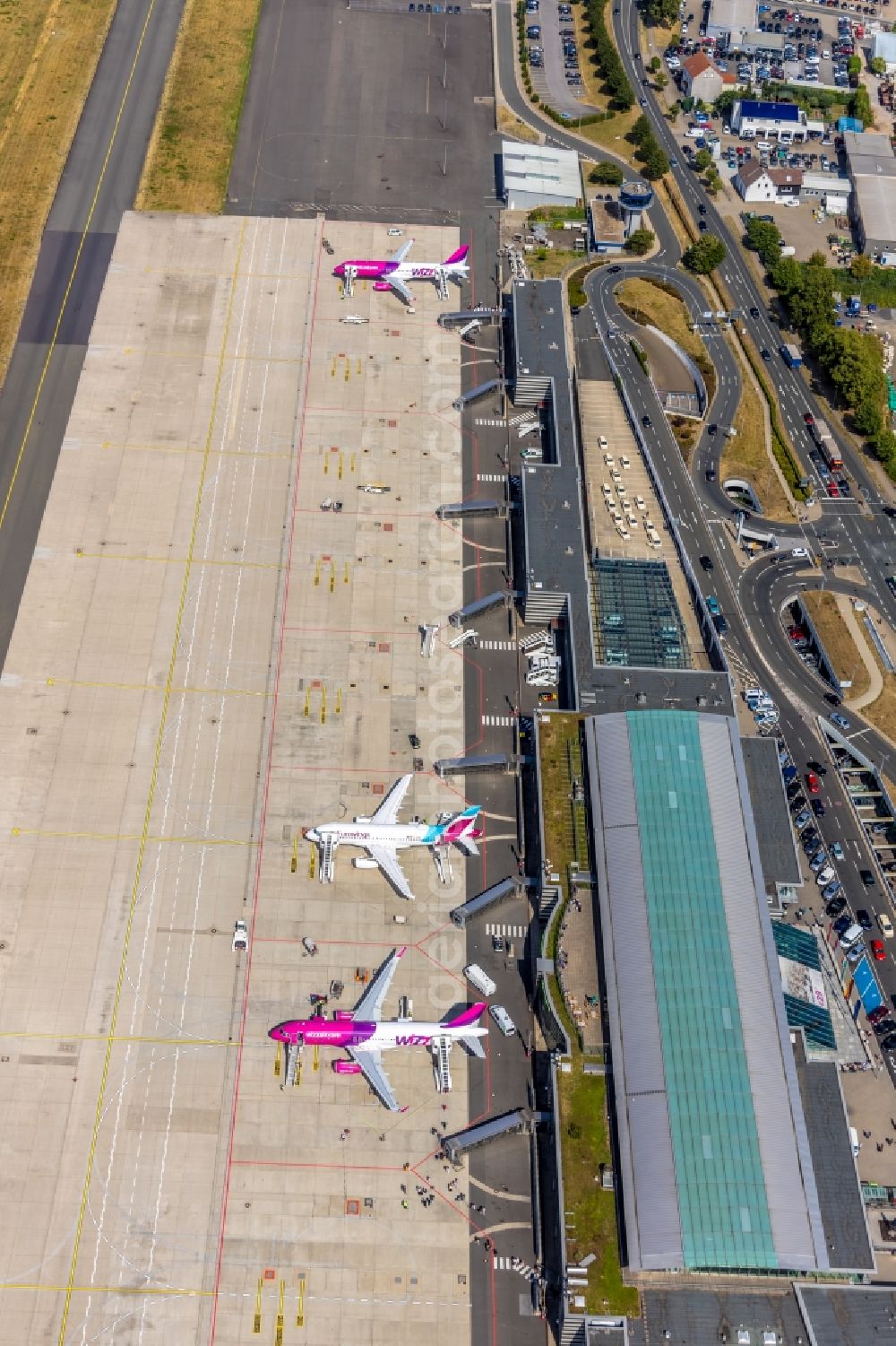 Aerial photograph Dortmund - Dispatch building and terminals on the premises of the airport in Dortmund in the state North Rhine-Westphalia, Germany