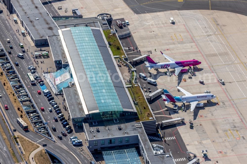 Dortmund from the bird's eye view: Dispatch building and terminals on the premises of the airport in Dortmund in the state North Rhine-Westphalia, Germany