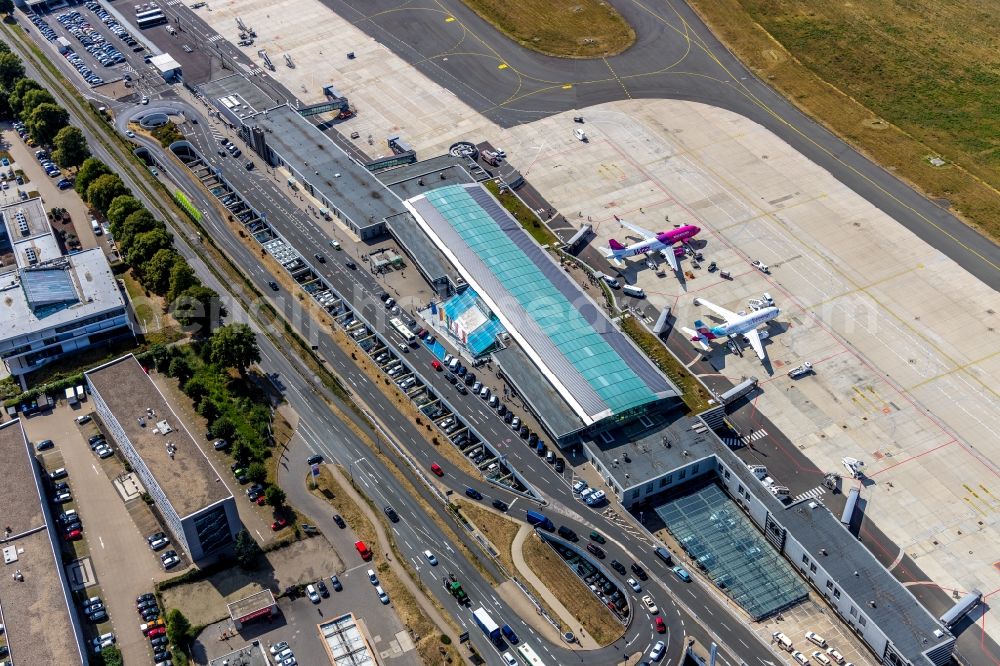 Aerial photograph Dortmund - Dispatch building and terminals on the premises of the airport in Dortmund in the state North Rhine-Westphalia, Germany