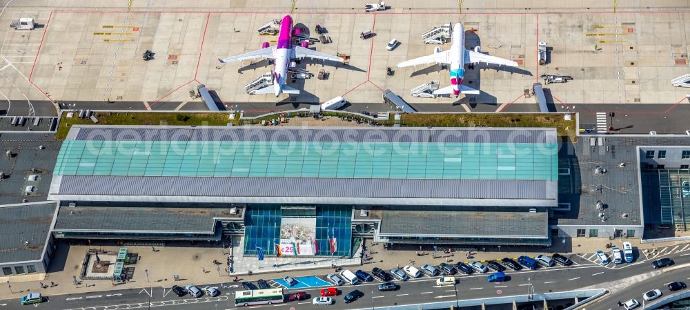 Aerial image Dortmund - Dispatch building and terminals on the premises of the airport in Dortmund in the state North Rhine-Westphalia, Germany