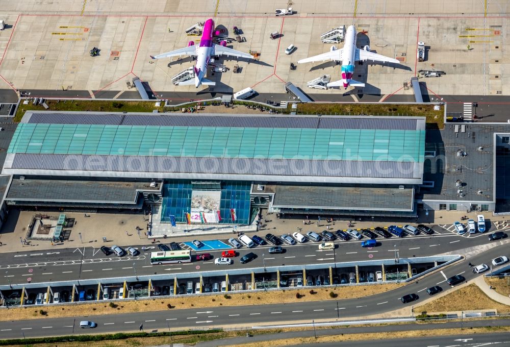 Aerial photograph Dortmund - Dispatch building and terminals on the premises of the airport in Dortmund in the state North Rhine-Westphalia, Germany