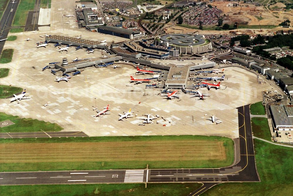 Düsseldorf from above - Dispatch building and terminals on the premises of the airport in Duesseldorf in the state North Rhine-Westphalia