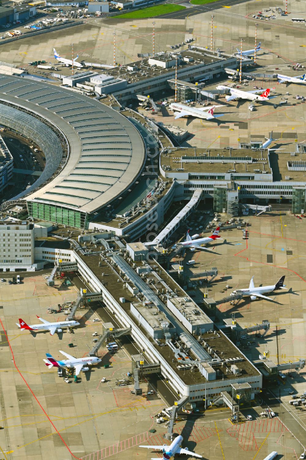 Düsseldorf from above - Dispatch building and terminals on the premises of the airport Airport-City DUS on Flughafenstrasse in Duesseldorf in the state North Rhine-Westphalia