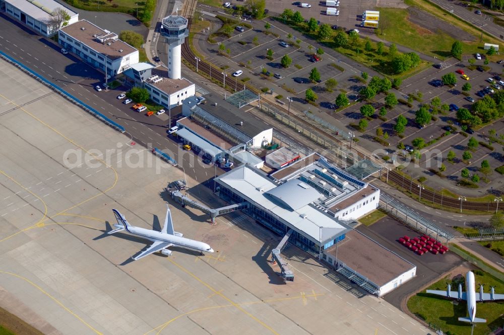 Aerial image Erfurt - Dispatch building and terminals on the premises of the airport in the district Bindersleben in Erfurt in the state Thuringia, Germany