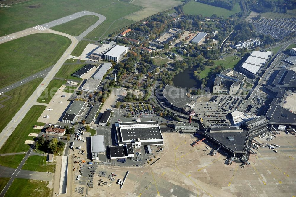 Aerial image Langenhagen - Dispatch building and terminals on the premises of the airport Flughafen Hannover on Flughafenstrasse in Langenhagen in the state Lower Saxony, Germany