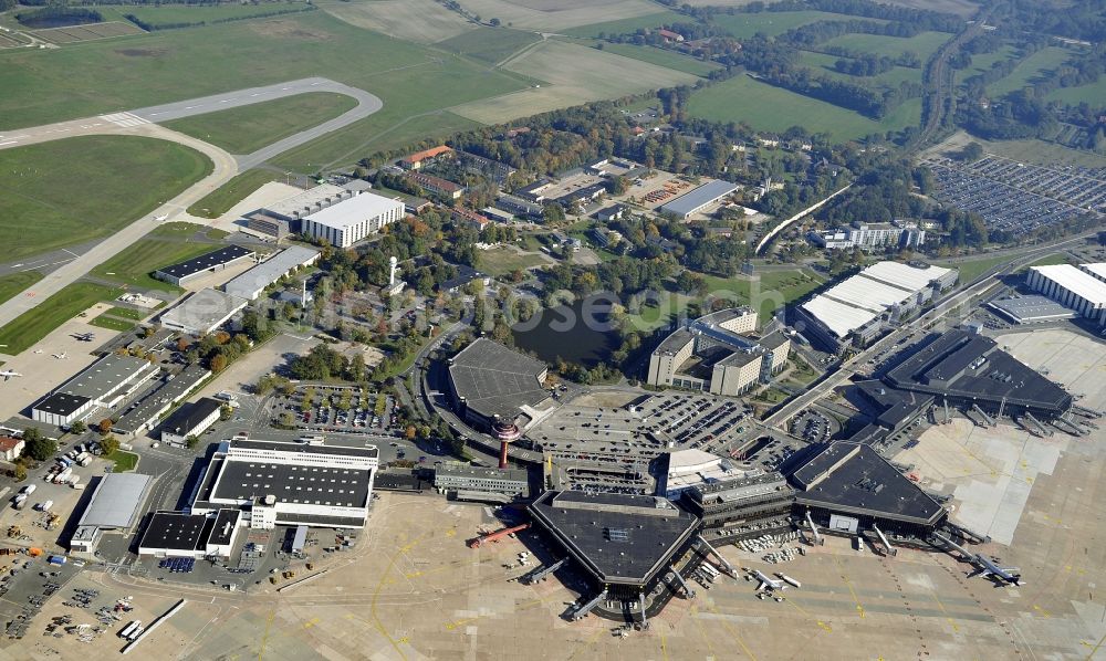 Langenhagen from above - Dispatch building and terminals on the premises of the airport Flughafen Hannover on Flughafenstrasse in Langenhagen in the state Lower Saxony, Germany