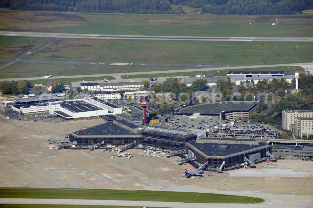 Langenhagen from above - Dispatch building and terminals on the premises of the airport Flughafen Hannover on Flughafenstrasse in Langenhagen in the state Lower Saxony, Germany