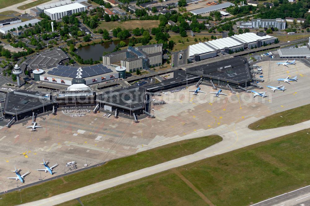 Langenhagen from above - Dispatch building and terminals on the premises of the airport Flughafen Hannover on Flughafenstrasse on street Nordstrasse in Langenhagen in the state Lower Saxony, Germany