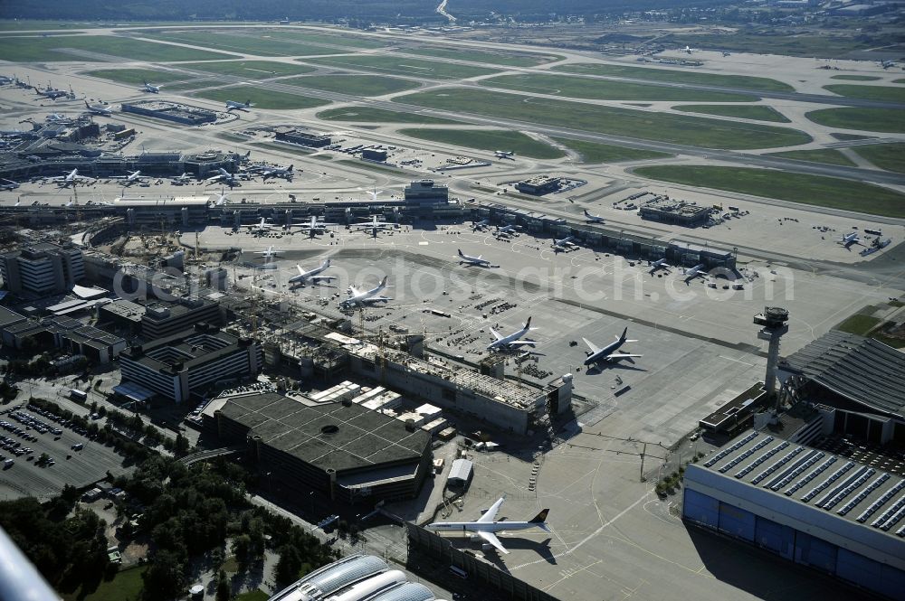 Aerial photograph Frankfurt am Main - Dispatch building and terminals on the premises of the airport ... in Frankfurt in the state Hesse, Germany