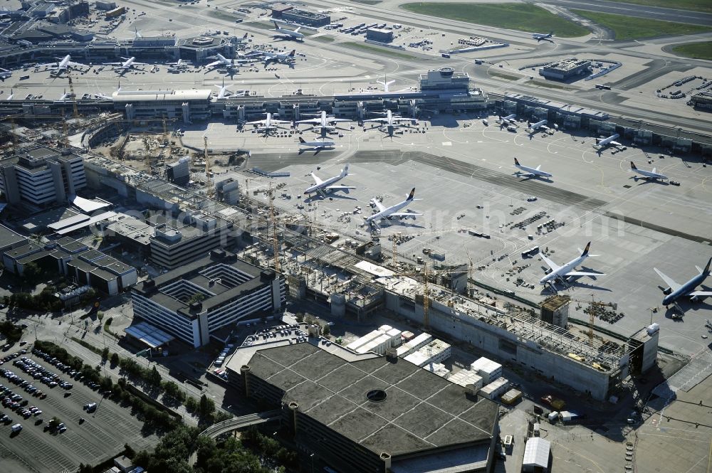 Aerial image Frankfurt am Main - Dispatch building and terminals on the premises of the airport ... in Frankfurt in the state Hesse, Germany