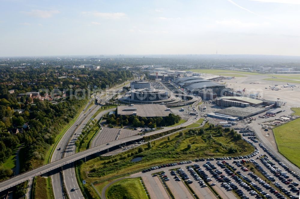 Aerial image Hamburg - Dispatch building and terminals on the premises of the airport Flughafen Hamburg on Flughafenstrasse in Hamburg in Germany