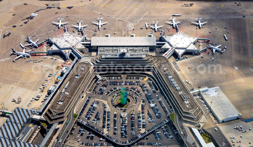 Köln from above - Dispatch building and terminals on the premises of the airport Koeln Bonn Airport in the district Grengel in Cologne in the state North Rhine-Westphalia, Germany