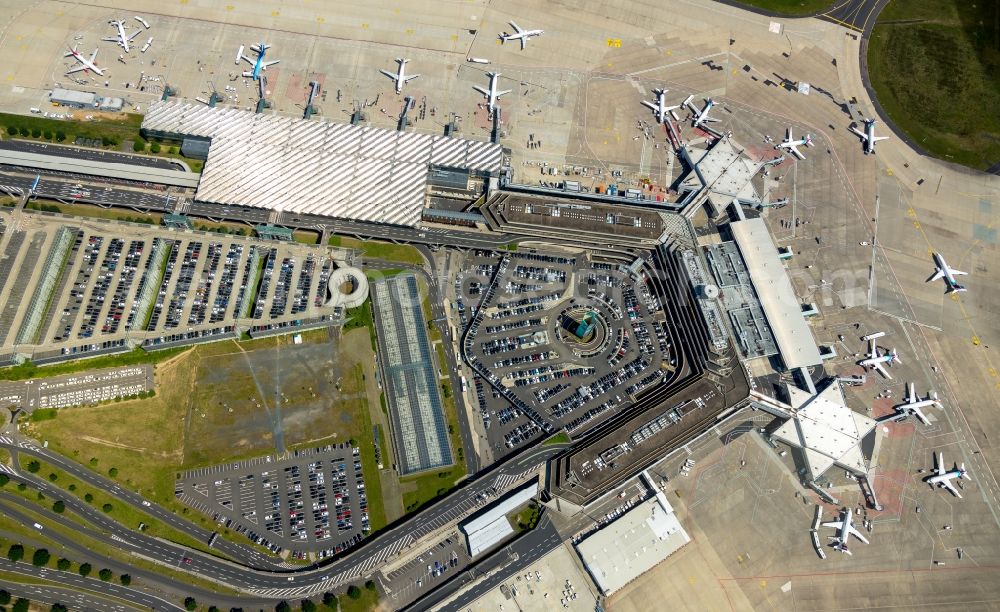 Köln from above - Dispatch building and terminals on the premises of the airport Koeln Bonn Airport in the district Grengel in Cologne in the state North Rhine-Westphalia, Germany