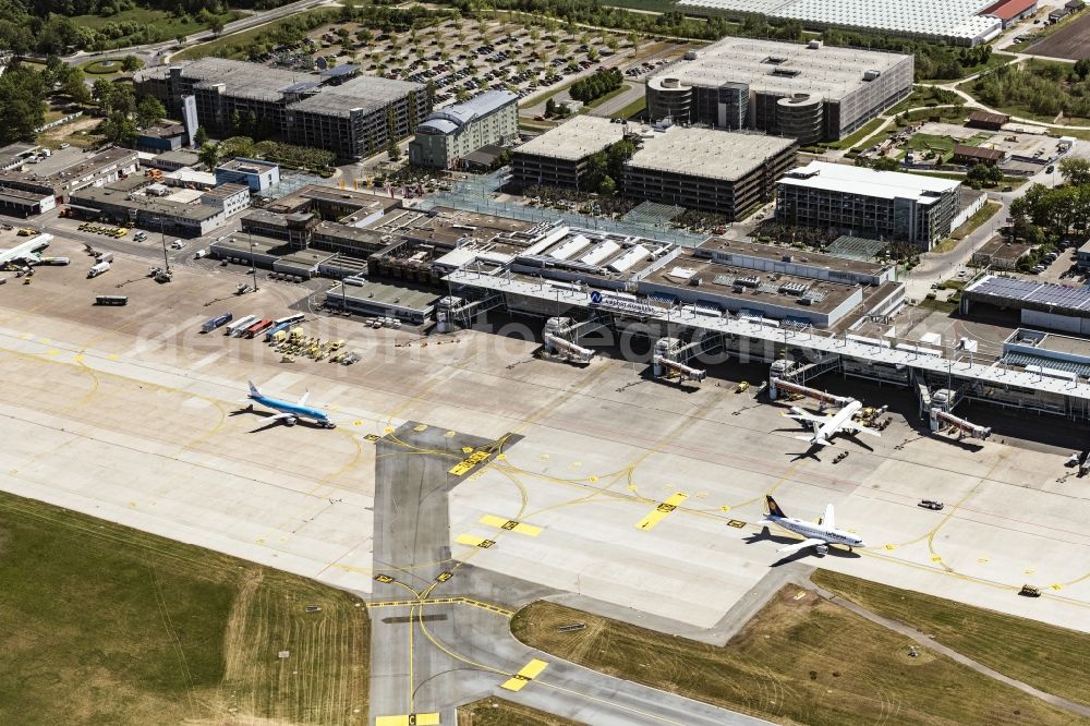 Aerial image Nürnberg - Dispatch building and terminals on the premises of the airport Airport Nuernberg an der Flughafenstrasse in Nuremberg in the state Bavaria