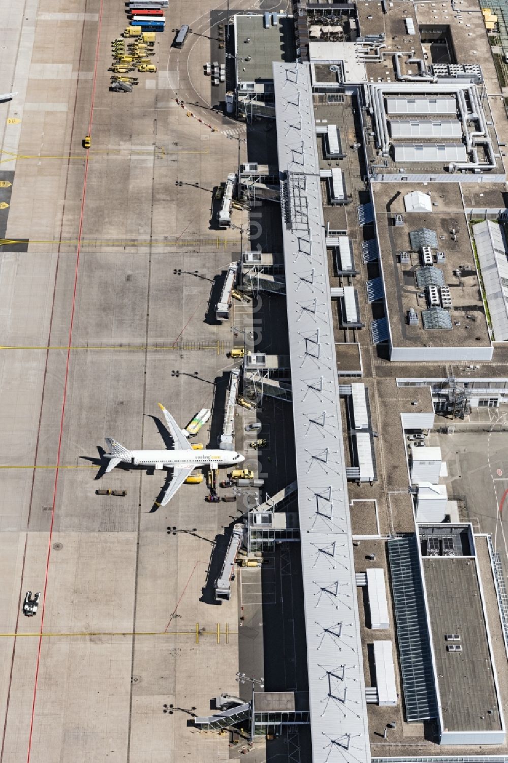 Nürnberg from above - Dispatch building and terminals on the premises of the airport Airport Nuernberg an der Flughafenstrasse in Nuremberg in the state Bavaria