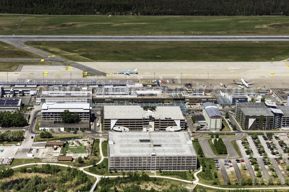 Aerial image Nürnberg - Dispatch building and terminals on the premises of the airport Airport Nuernberg an der Flughafenstrasse in Nuremberg in the state Bavaria