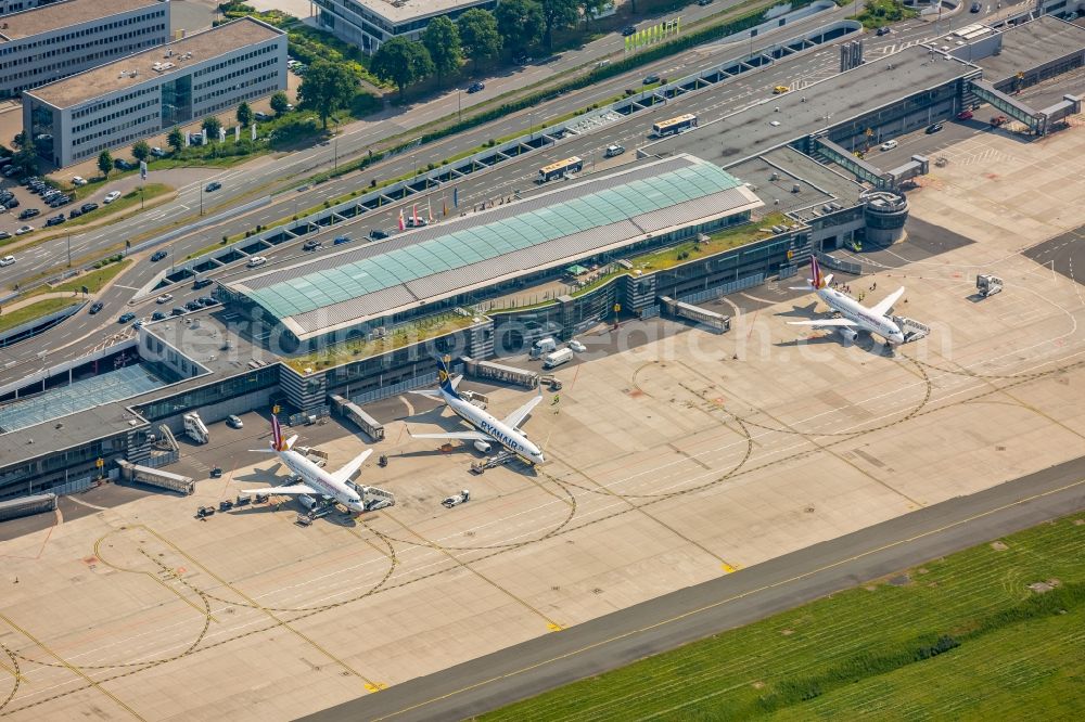 Aerial image Dortmund - Dispatch building and terminals on the premises of the airport in the district Brackel in Dortmund in the state North Rhine-Westphalia, Germany