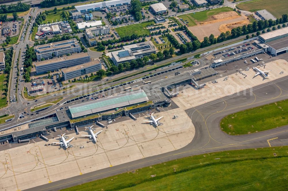 Aerial photograph Dortmund - Dispatch building and terminals on the premises of the airport in the district Brackel in Dortmund in the state North Rhine-Westphalia, Germany