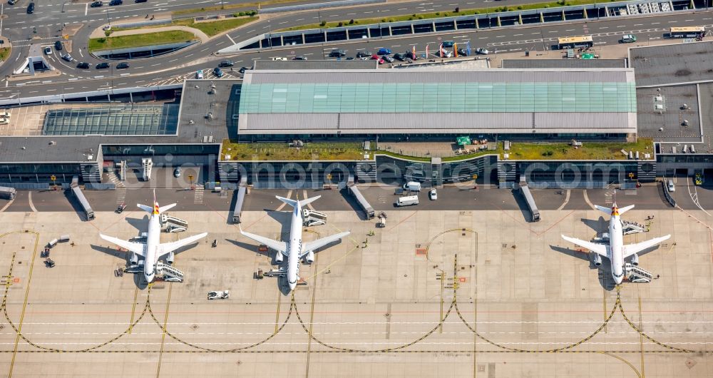 Aerial photograph Dortmund - Dispatch building and terminals on the premises of the airport in the district Brackel in Dortmund in the state North Rhine-Westphalia, Germany