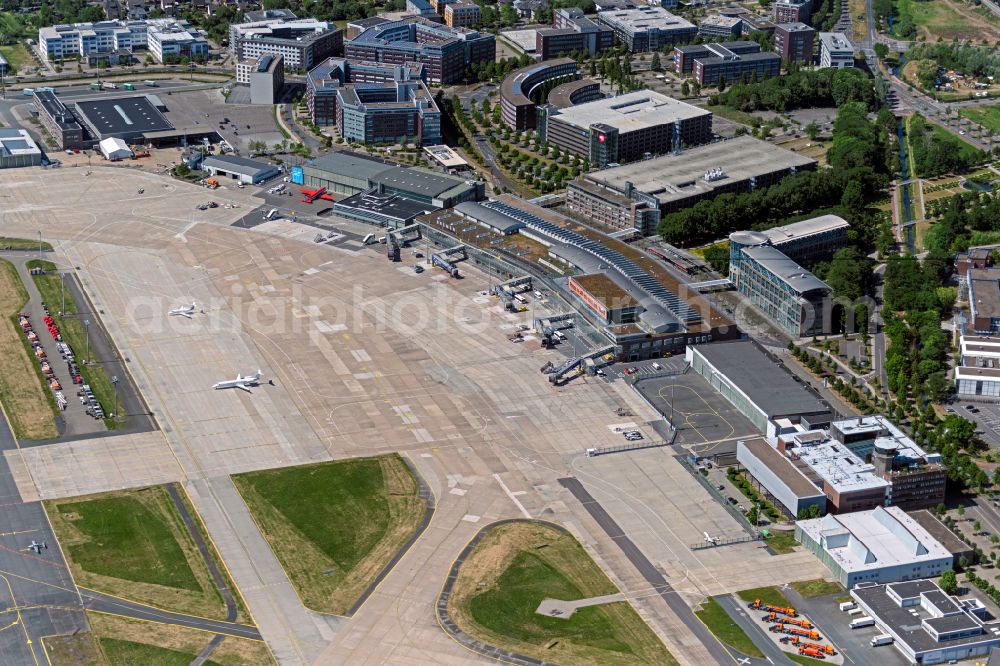 Bremen from the bird's eye view: Dispatch building and terminals on the premises of the airport on street Flughafenallee in the district Neuenland in Bremen, Germany