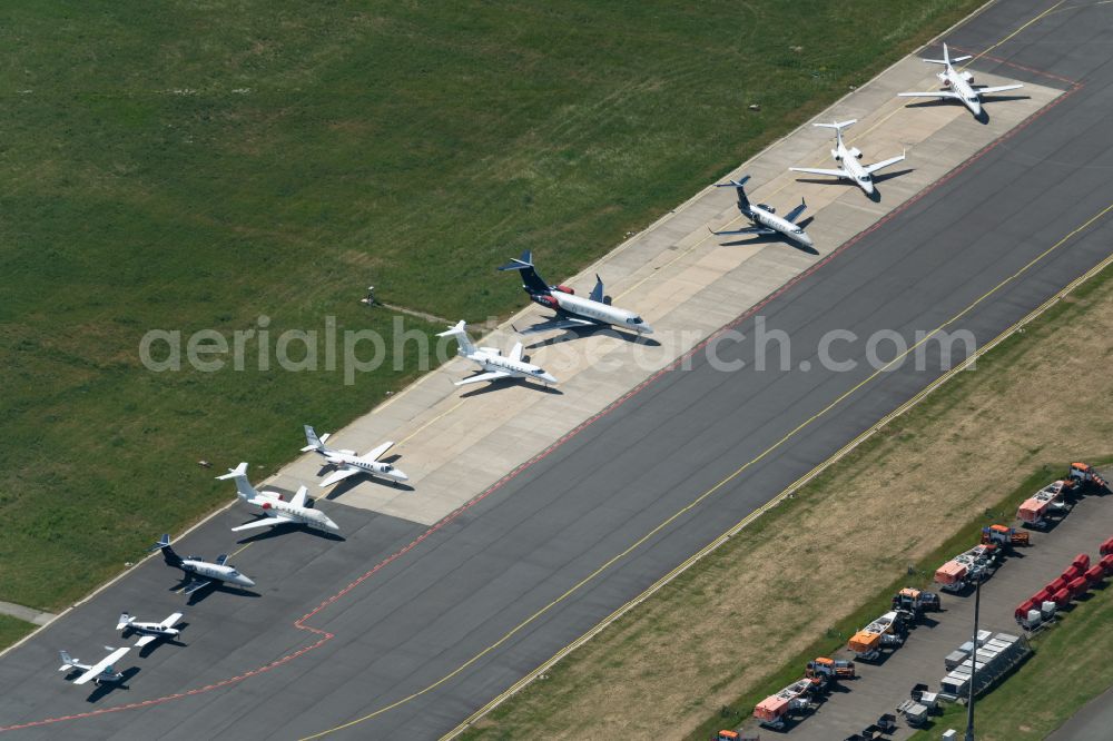 Aerial image Bremen - Dispatch building and terminals on the premises of the airport on street Flughafenallee in the district Neuenland in Bremen, Germany