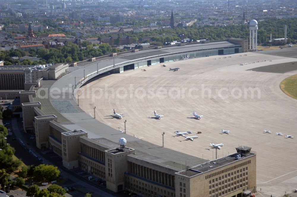 Aerial photograph Berlin - Dispatch building and terminals on the premises of the airport in the district Tempelhof in Berlin, Germany