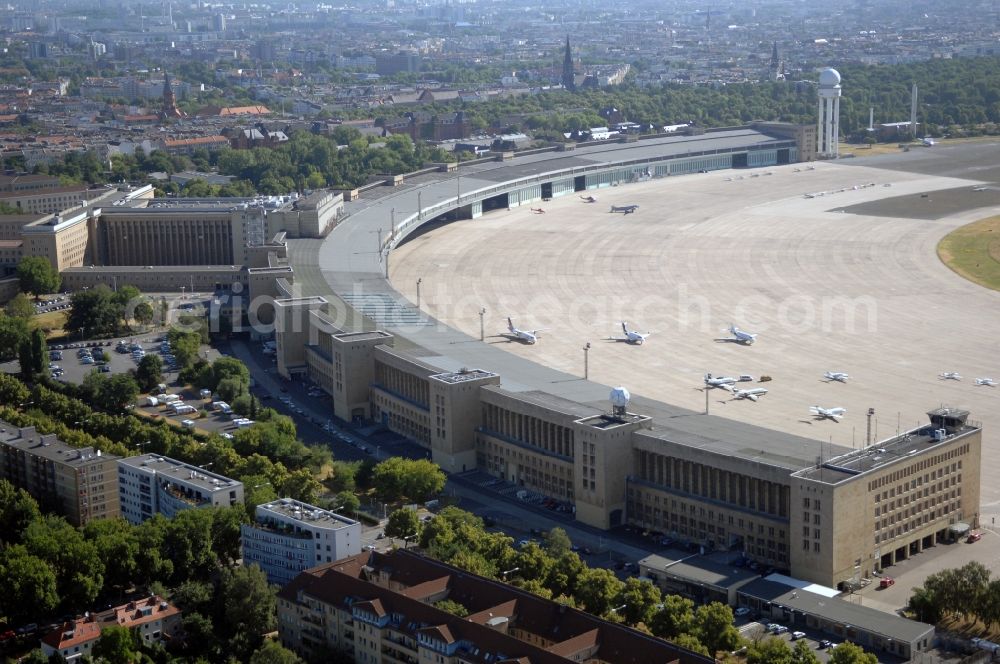 Berlin from the bird's eye view: Dispatch building and terminals on the premises of the airport in the district Tempelhof in Berlin, Germany