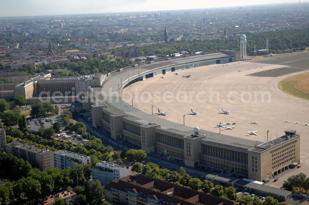 Aerial image Berlin - Dispatch building and terminals on the premises of the airport in the district Tempelhof in Berlin, Germany