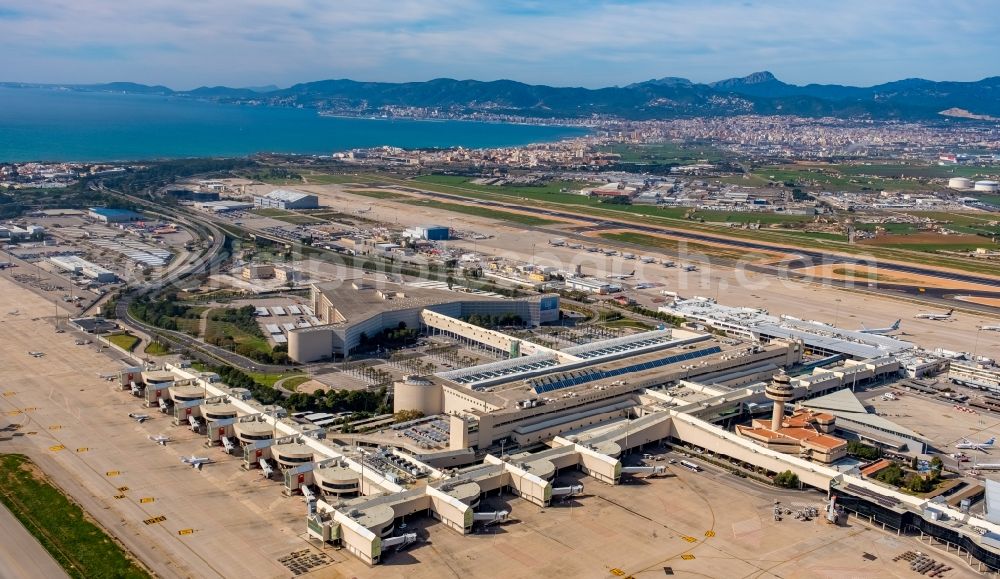 Aerial photograph Palma - Dispatch building and terminals on the premises of the airport Palma de Mallorca in Palma in Islas Baleares, Spain