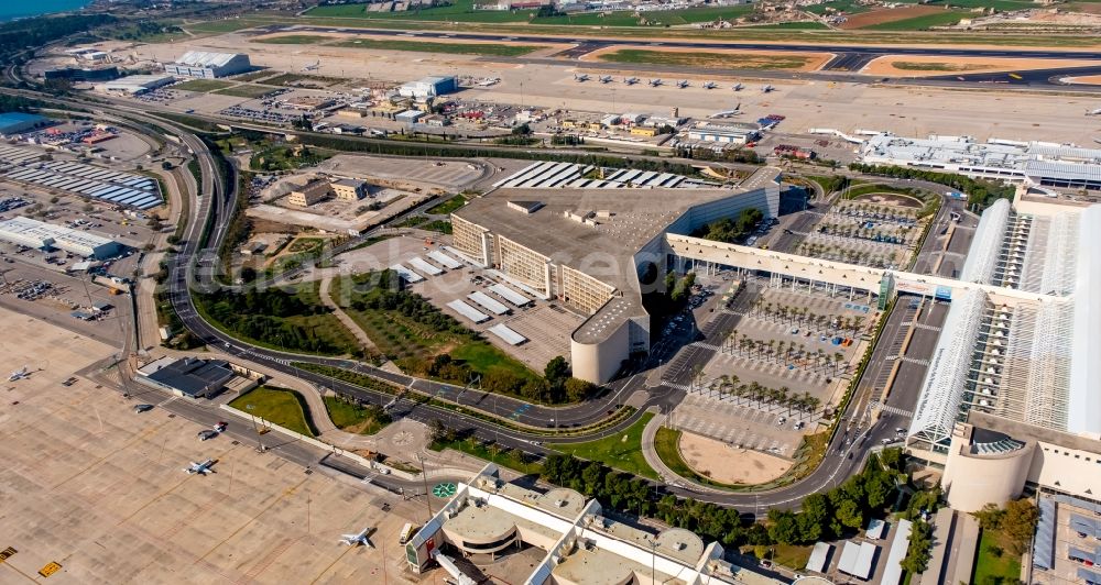 Palma from the bird's eye view: Dispatch building and terminals on the premises of the airport Palma de Mallorca in Palma in Islas Baleares, Spain