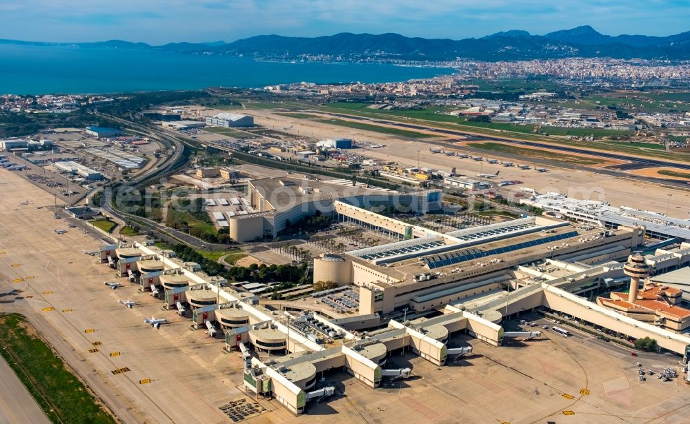 Aerial photograph Palma - Dispatch building and terminals on the premises of the airport Palma de Mallorca in Palma in Islas Baleares, Spain