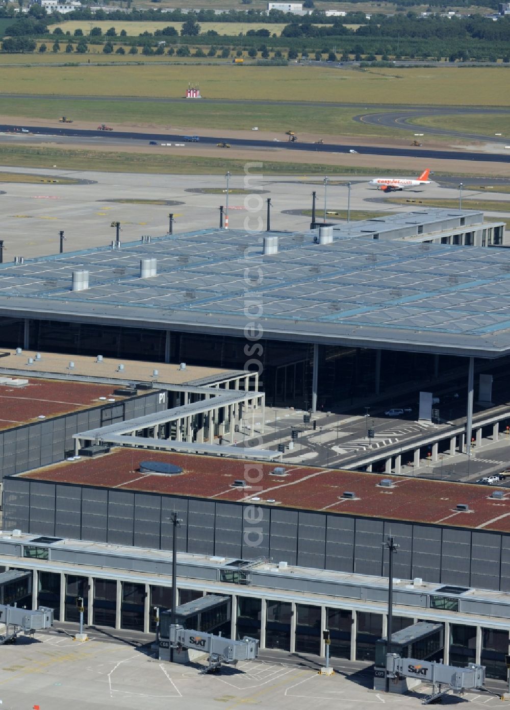 Schönefeld from the bird's eye view: Dispatch building and terminals on the premises of the airport BER in Schoenefeld in the state Brandenburg