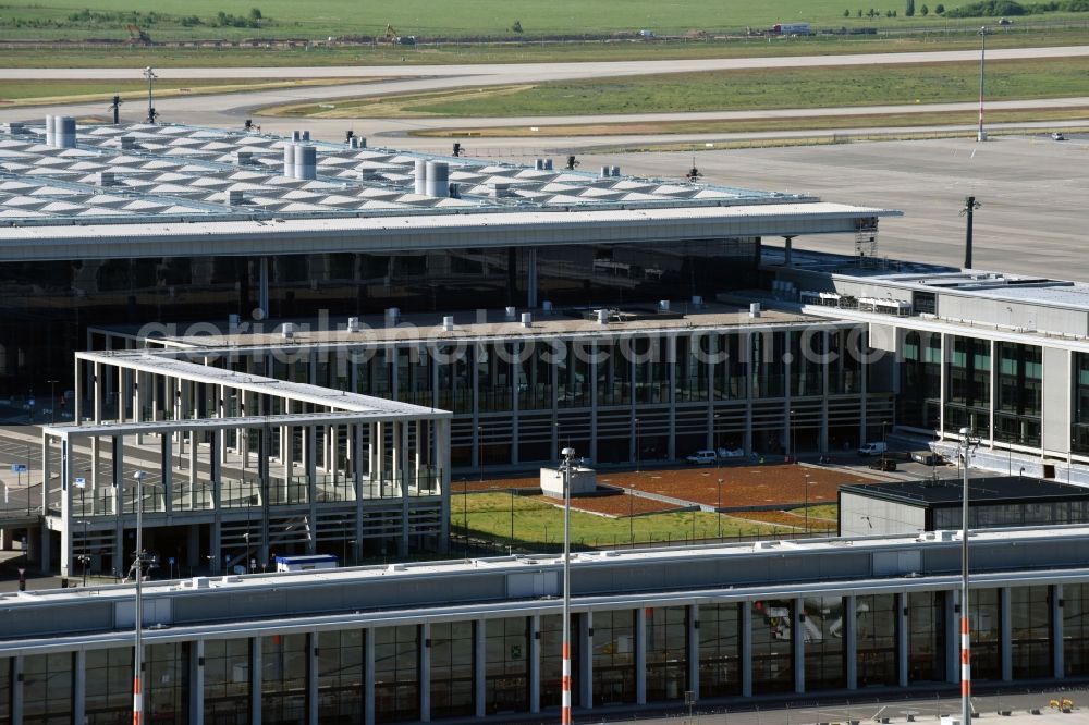 Aerial photograph Schönefeld - Dispatch building and terminals on the premises of the airport BER in Schoenefeld in the state Brandenburg