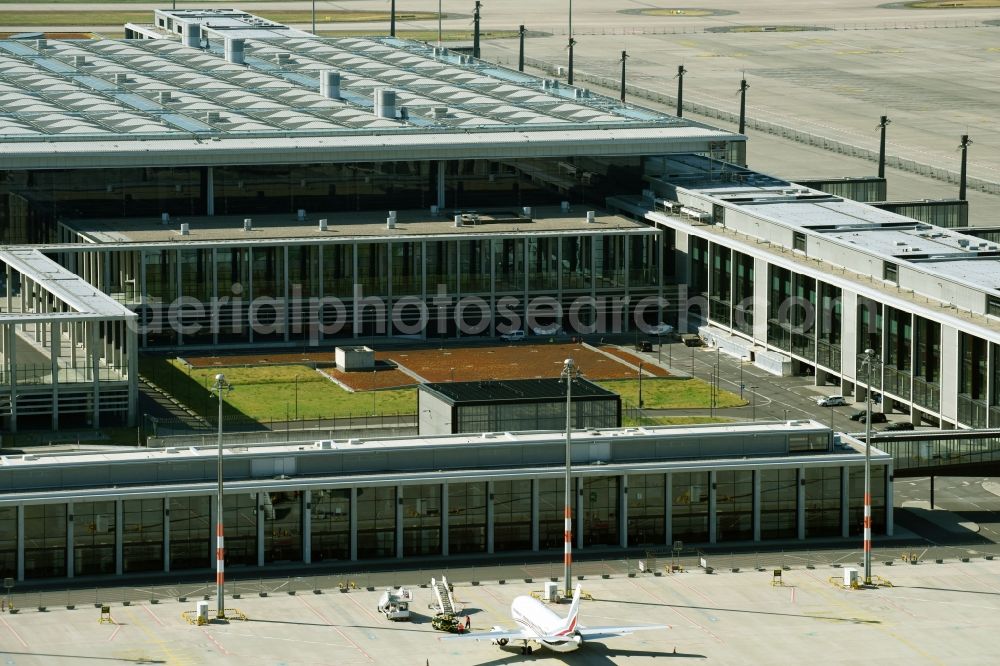 Aerial photograph Schönefeld - Dispatch building and terminals on the premises of the airport BER in Schoenefeld in the state Brandenburg