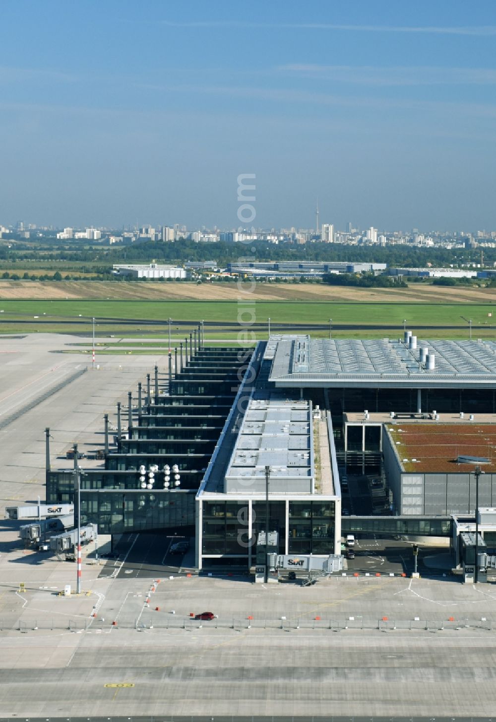 Aerial photograph Schönefeld - Dispatch building and terminals on the premises of the airport BER in Schoenefeld in the state Brandenburg