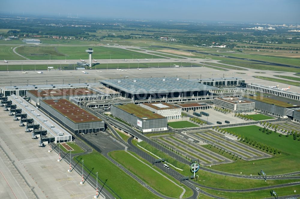 Aerial photograph Schönefeld - Dispatch building and terminals on the premises of the airport BER in Schoenefeld in the state Brandenburg