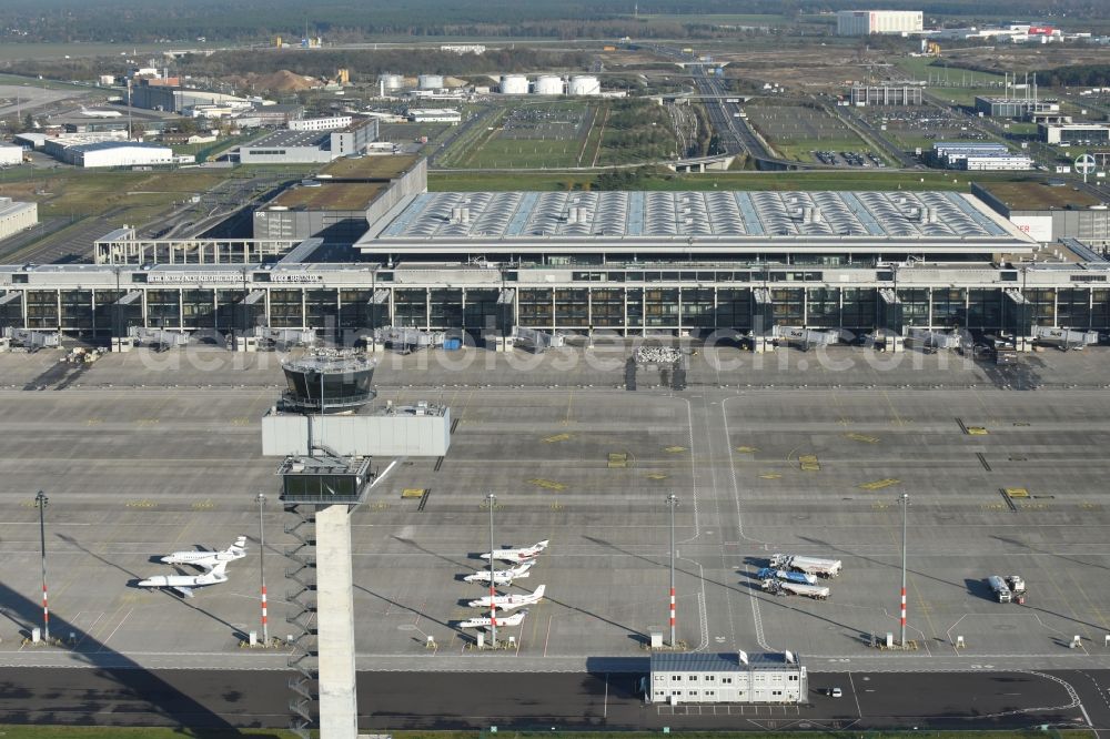 Schönefeld from above - Dispatch building and terminals on the premises of the airport BER in Schoenefeld in the state Brandenburg