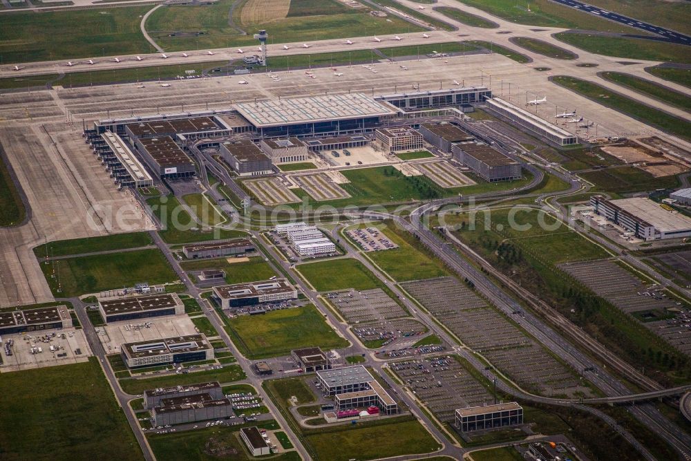 Aerial photograph Schönefeld - Dispatch building and terminals on the premises of the airport BER in Schoenefeld in the state Brandenburg