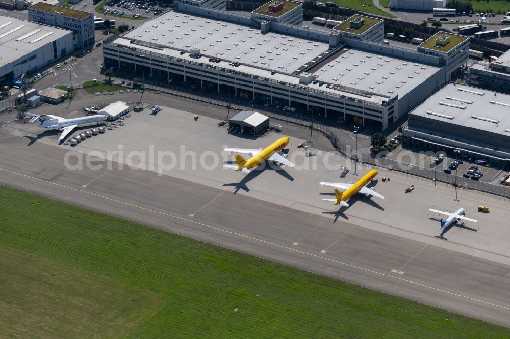 Aerial photograph Stuttgart - Dispatch building and terminals on the premises of the airport in Stuttgart in the state Baden-Wuerttemberg