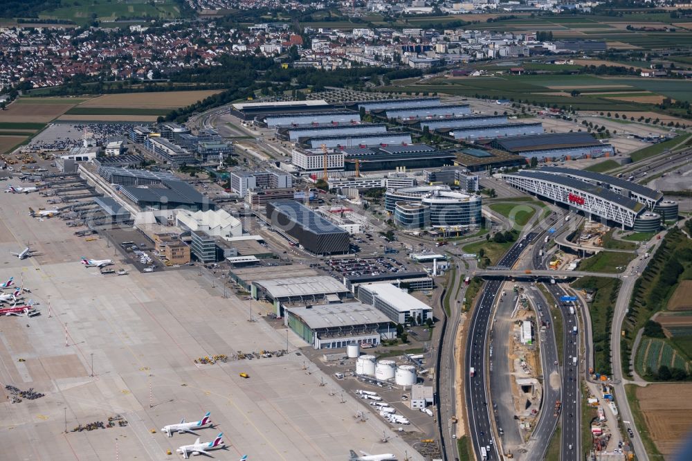 Leinfelden-Echterdingen from the bird's eye view: Dispatch building and terminals on the premises of the airport Stuttgart in Leinfelden-Echterdingen in the state Baden-Wuerttemberg, Germany