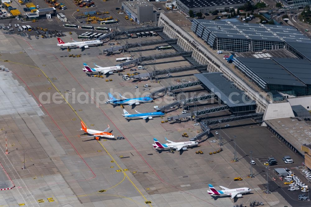 Aerial image Leinfelden-Echterdingen - Dispatch building and terminals on the premises of the airport Stuttgart in Leinfelden-Echterdingen in the state Baden-Wuerttemberg, Germany