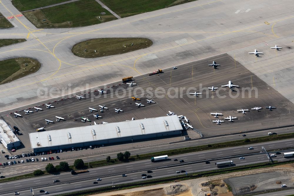 Leinfelden-Echterdingen from the bird's eye view: Dispatch building and terminals on the premises of the airport Stuttgart in Leinfelden-Echterdingen in the state Baden-Wuerttemberg, Germany