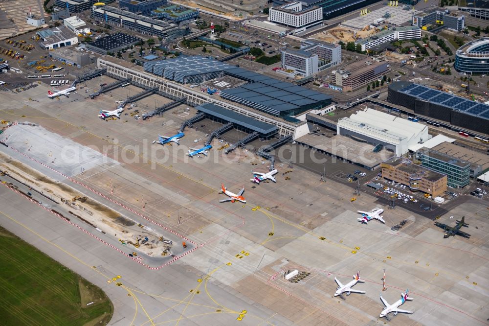 Aerial image Leinfelden-Echterdingen - Dispatch building and terminals on the premises of the airport Stuttgart in Leinfelden-Echterdingen in the state Baden-Wuerttemberg, Germany