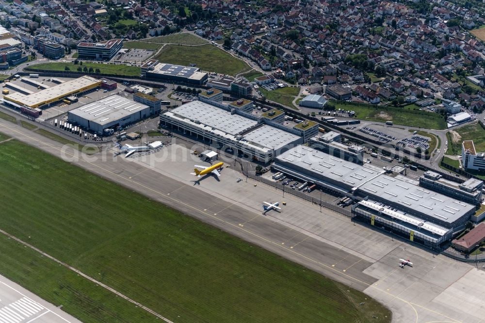 Leinfelden-Echterdingen from the bird's eye view: Dispatch building and terminals on the premises of the airport Stuttgart in Leinfelden-Echterdingen in the state Baden-Wuerttemberg, Germany