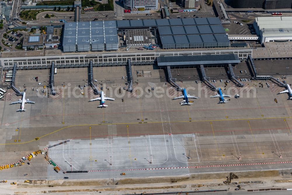 Aerial image Leinfelden-Echterdingen - Dispatch building and terminals on the premises of the airport Stuttgart in Leinfelden-Echterdingen in the state Baden-Wuerttemberg, Germany