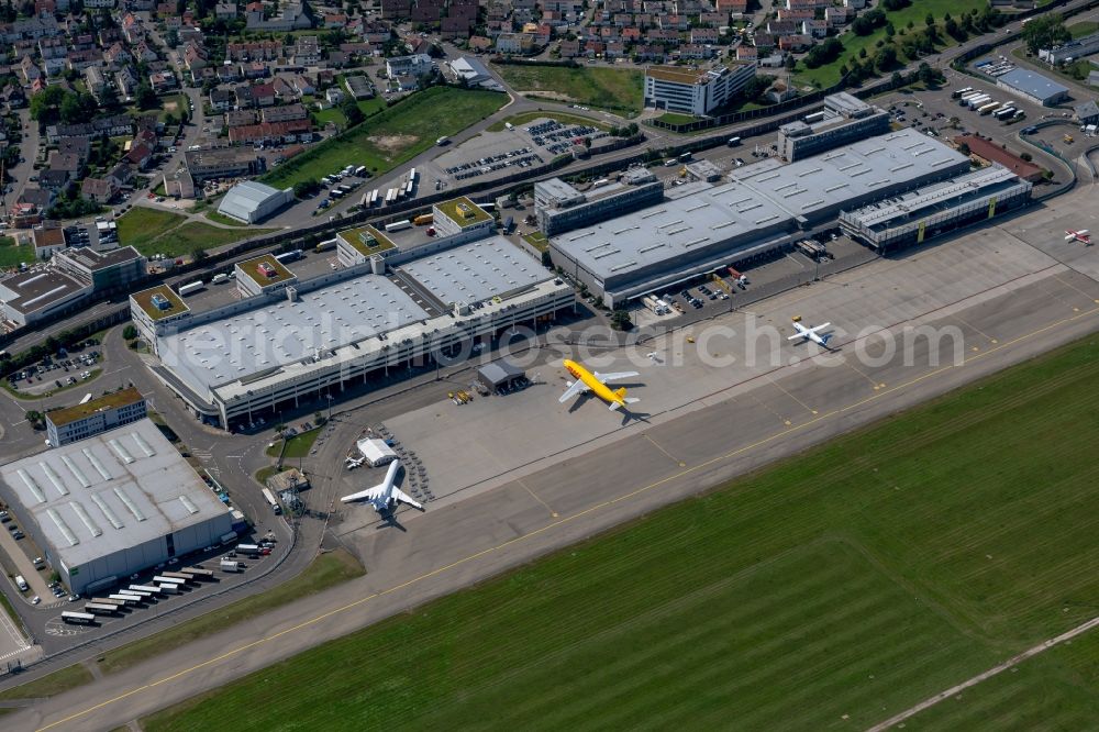 Aerial image Leinfelden-Echterdingen - Dispatch building and terminals on the premises of the airport Stuttgart in Leinfelden-Echterdingen in the state Baden-Wuerttemberg, Germany