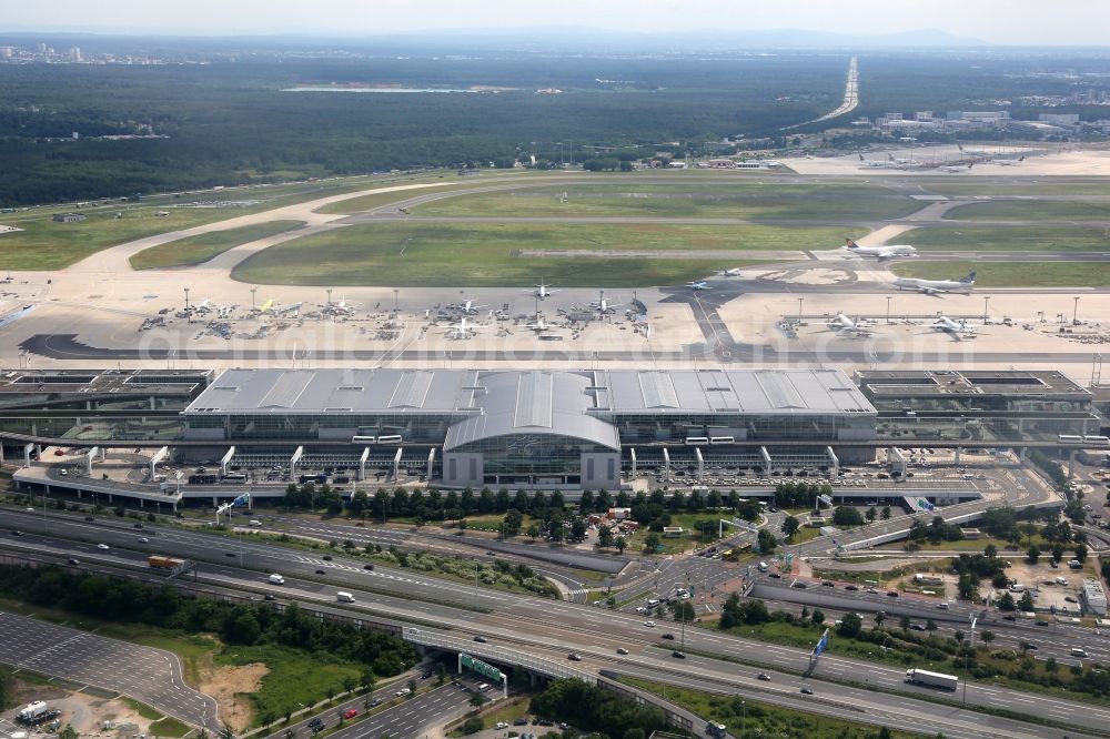 Frankfurt am Main from the bird's eye view: Dispatch building and terminals terminal 2 on the premises of the airport in Frankfurt in the state Hesse