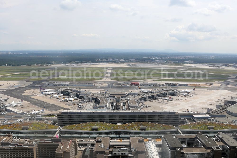 Aerial photograph Frankfurt am Main - Dispatch building and terminals terminal 1 on the premises of the airport in Frankfurt in the state Hesse