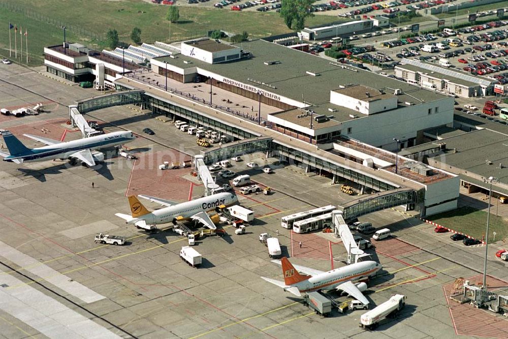 Schönefeld from above - Blick auf das Abfertigungsgebäude am Flughafen Berlin Schönefeld aus dem Jahre 1999.