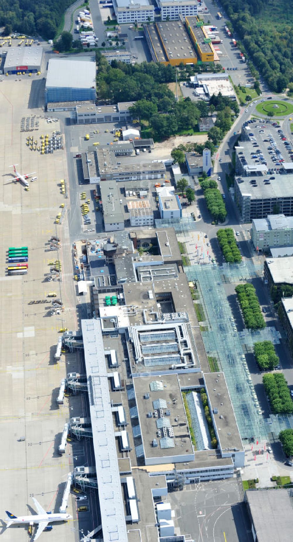 Aerial photograph Nürnberg - Abfertigungsterminals auf dem Flughafen Nürnberg EDDN. Passenger terminal at the airport Nürnberg EDDN.